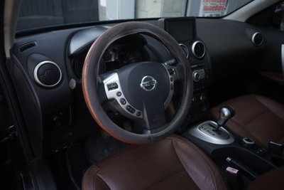 Nissan Qashqai 2.0 dCi DPF 4WD Tekna (14)
