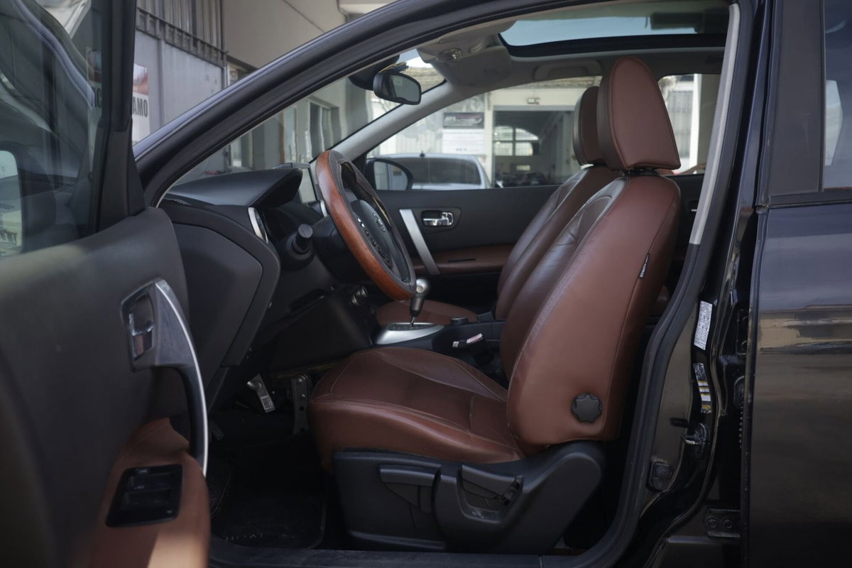 Nissan Qashqai 2.0 dCi DPF 4WD Tekna (17)