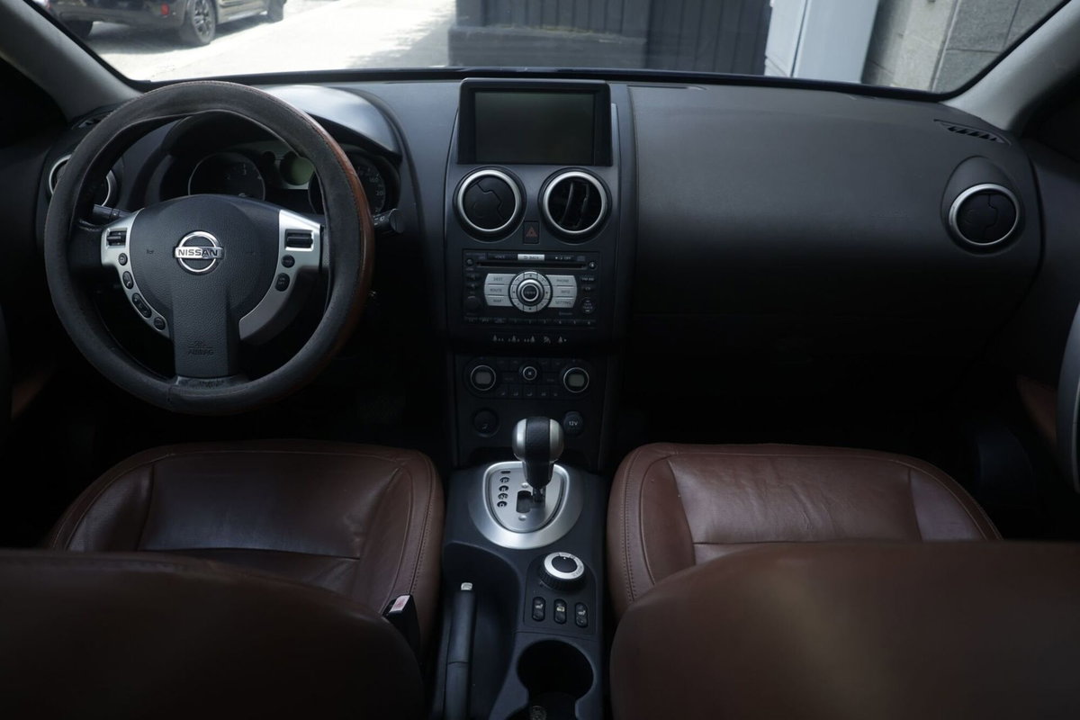 Nissan Qashqai 2.0 dCi DPF 4WD Tekna (2)