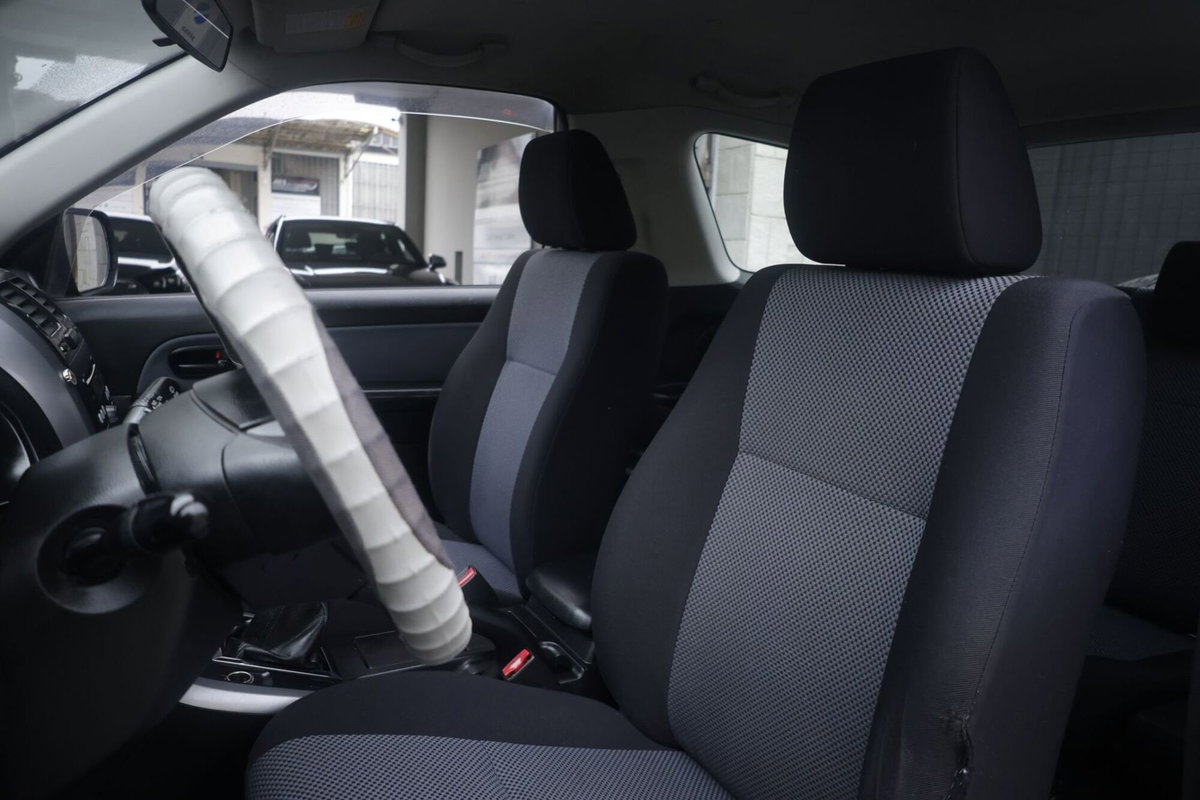 Suzuki Grand Vitara 1.6 16V 3 porte Offroad (16)