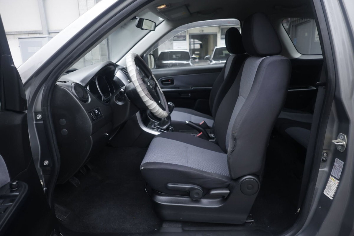 Suzuki Grand Vitara 1.6 16V 3 porte Offroad (17)