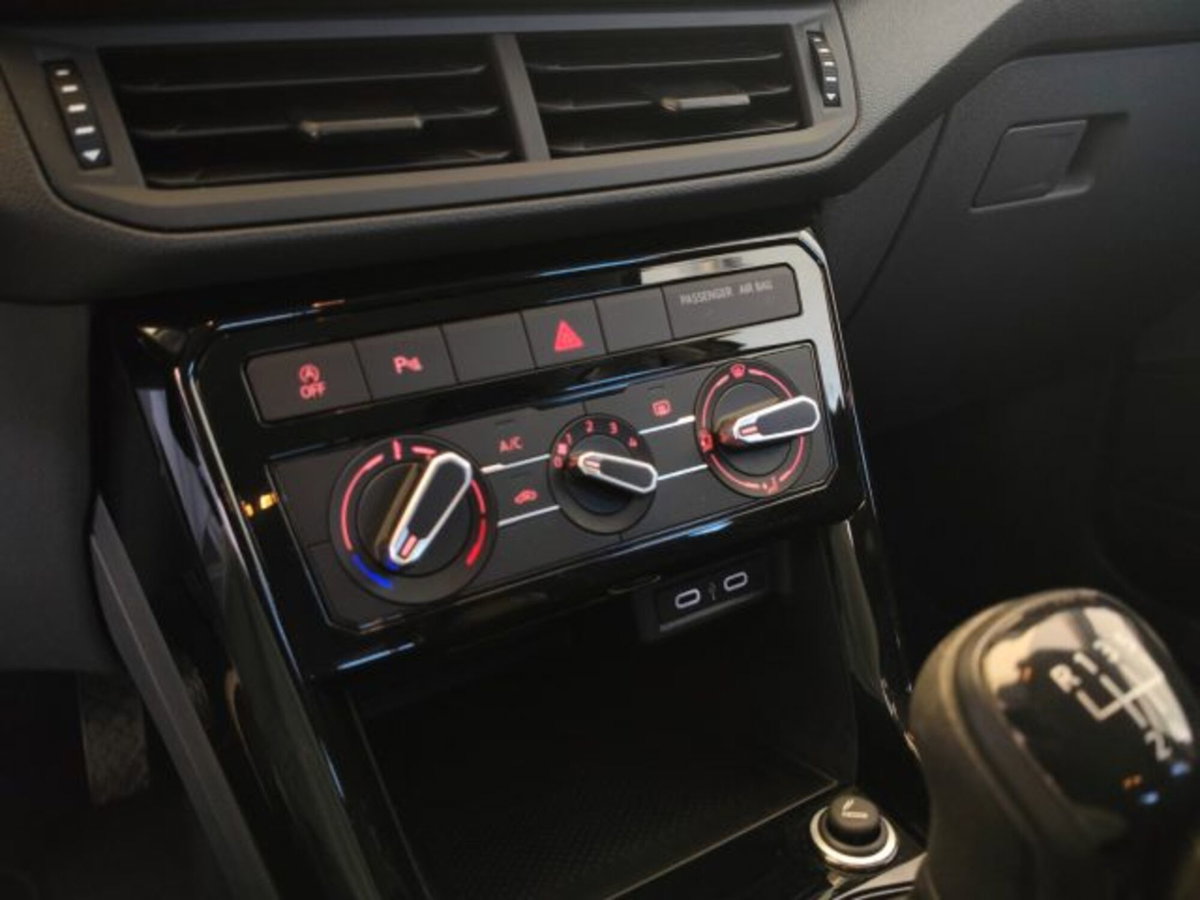 Volkswagen T-Cross 1.0 TSI 110 CV DSG Style (9)