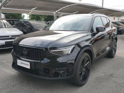 Volvo XC40 2.0 b4 Plus Black Edition auto usata
