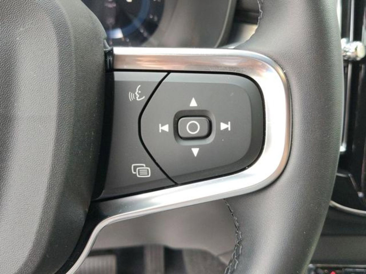 Volvo XC40 2.0 b4 Plus Black Edition auto (10)