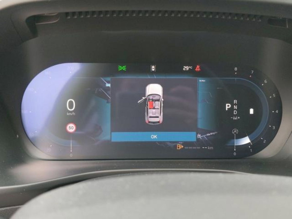 Volvo XC40 2.0 b4 Plus Black Edition auto (11)