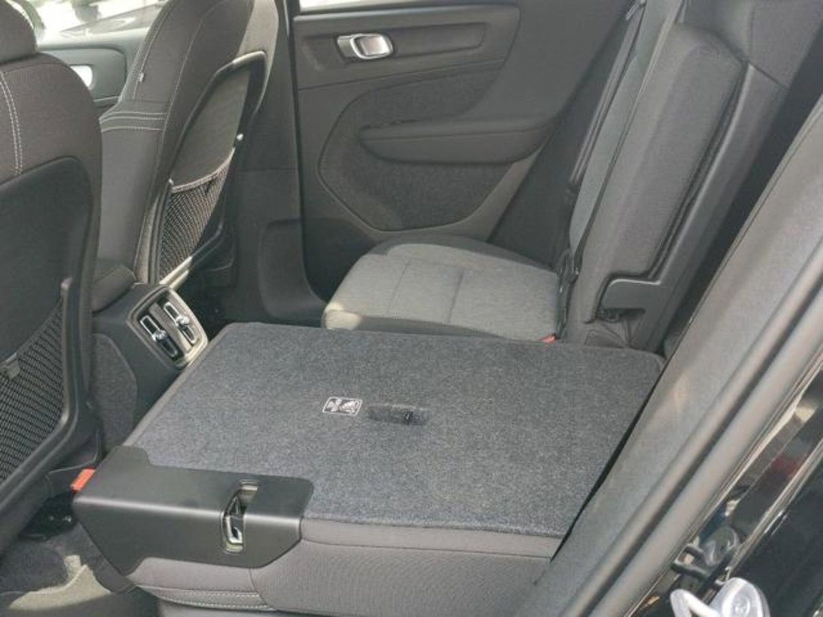 Volvo XC40 2.0 b4 Plus Black Edition auto (14)