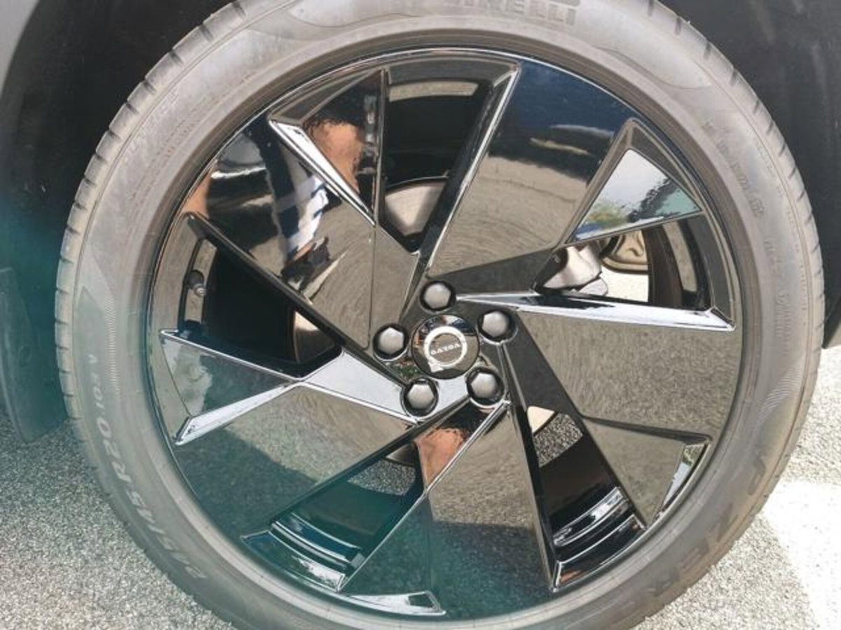 Volvo XC40 2.0 b4 Plus Black Edition auto (16)