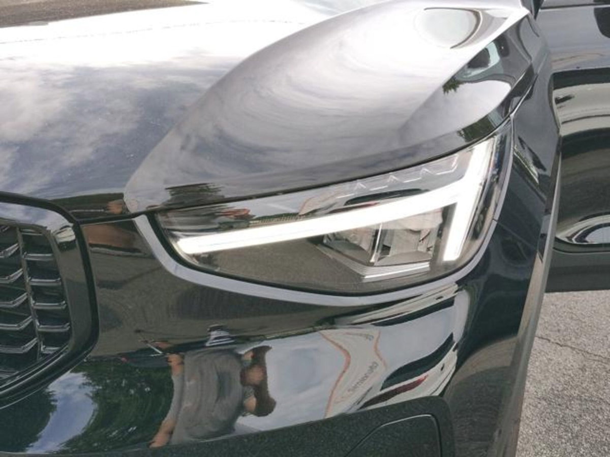 Volvo XC40 2.0 b4 Plus Black Edition auto (17)