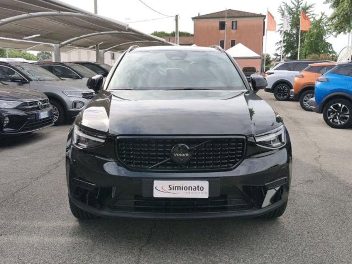 Volvo XC40 2.0 b4 Plus Black Edition auto (2)