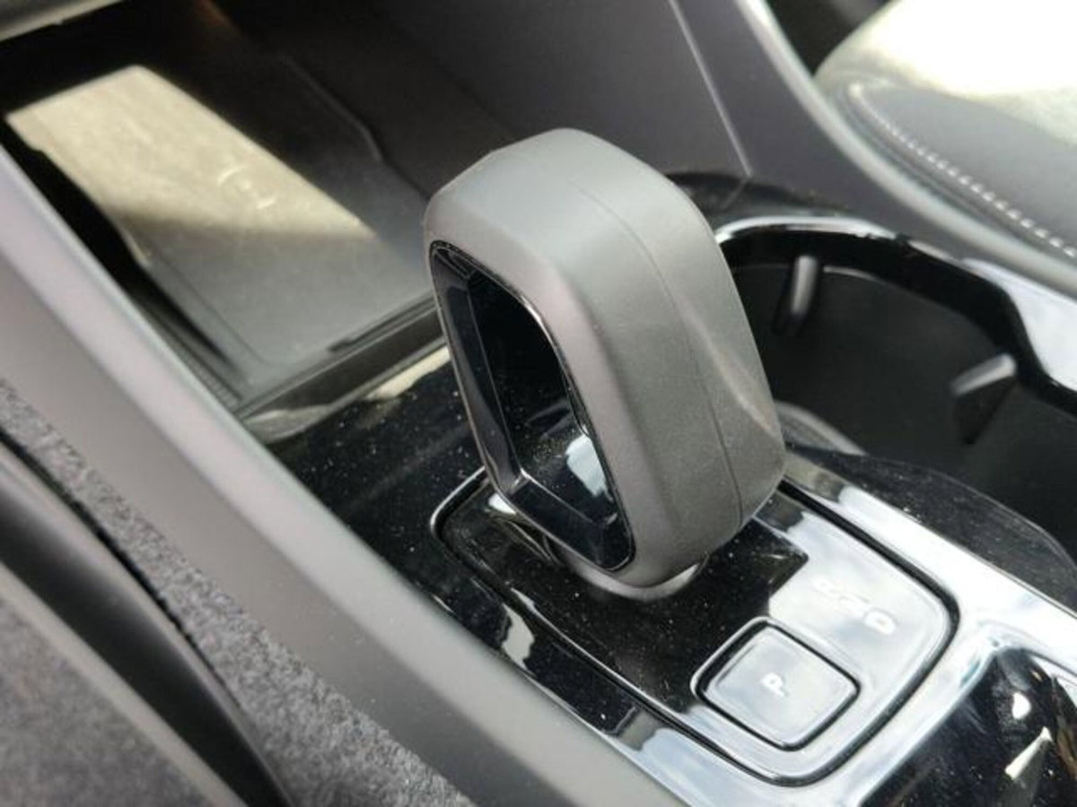 Volvo XC40 2.0 b4 Plus Black Edition auto (20)
