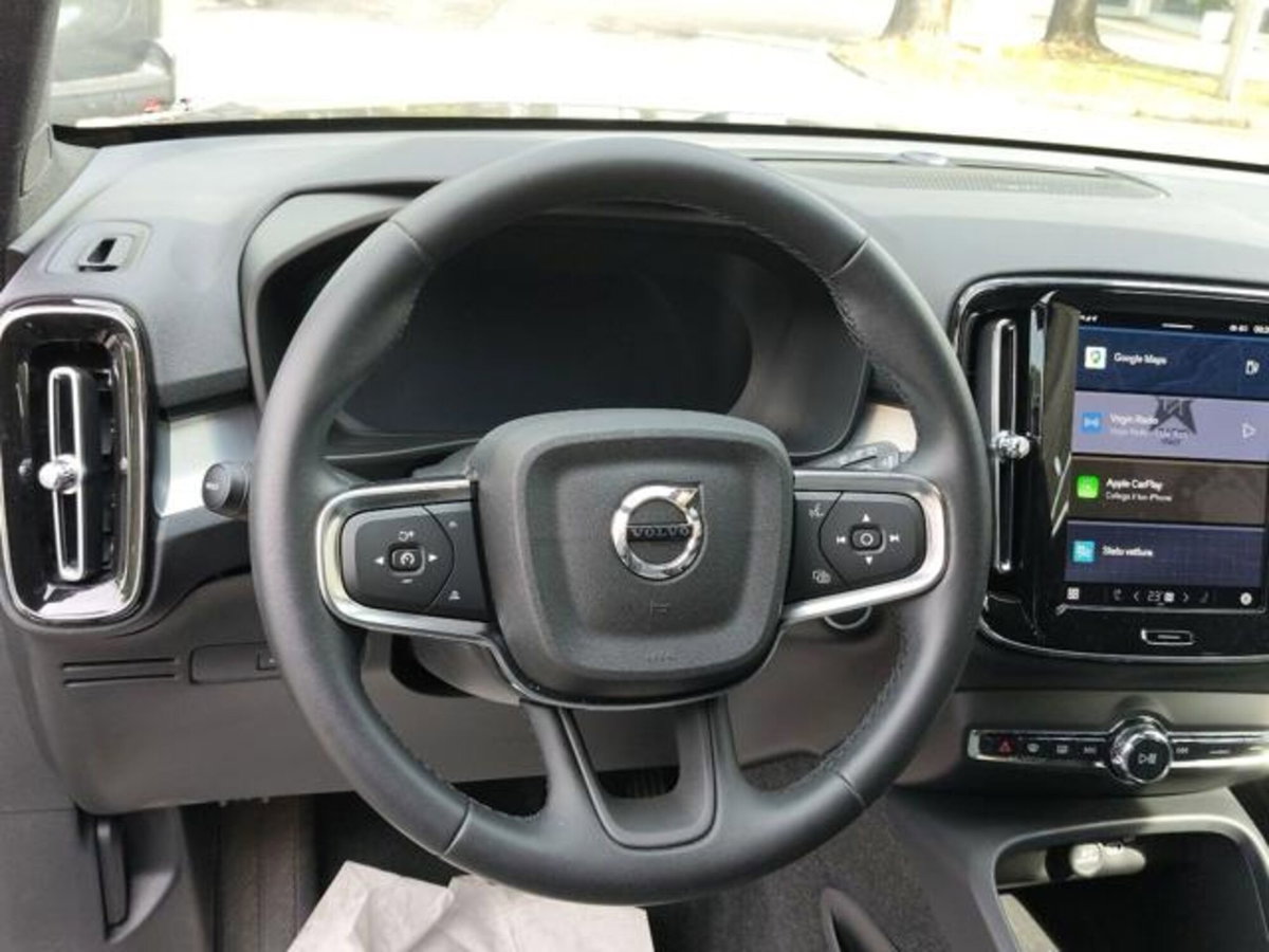 Volvo XC40 2.0 b4 Plus Black Edition auto (9)