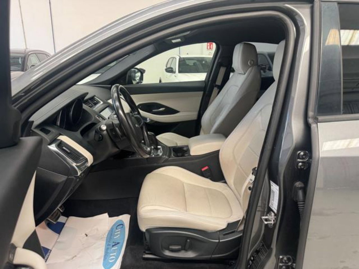 Jaguar E-Pace 2.0D 150 CV AWD aut. R-Dynamic S (6)
