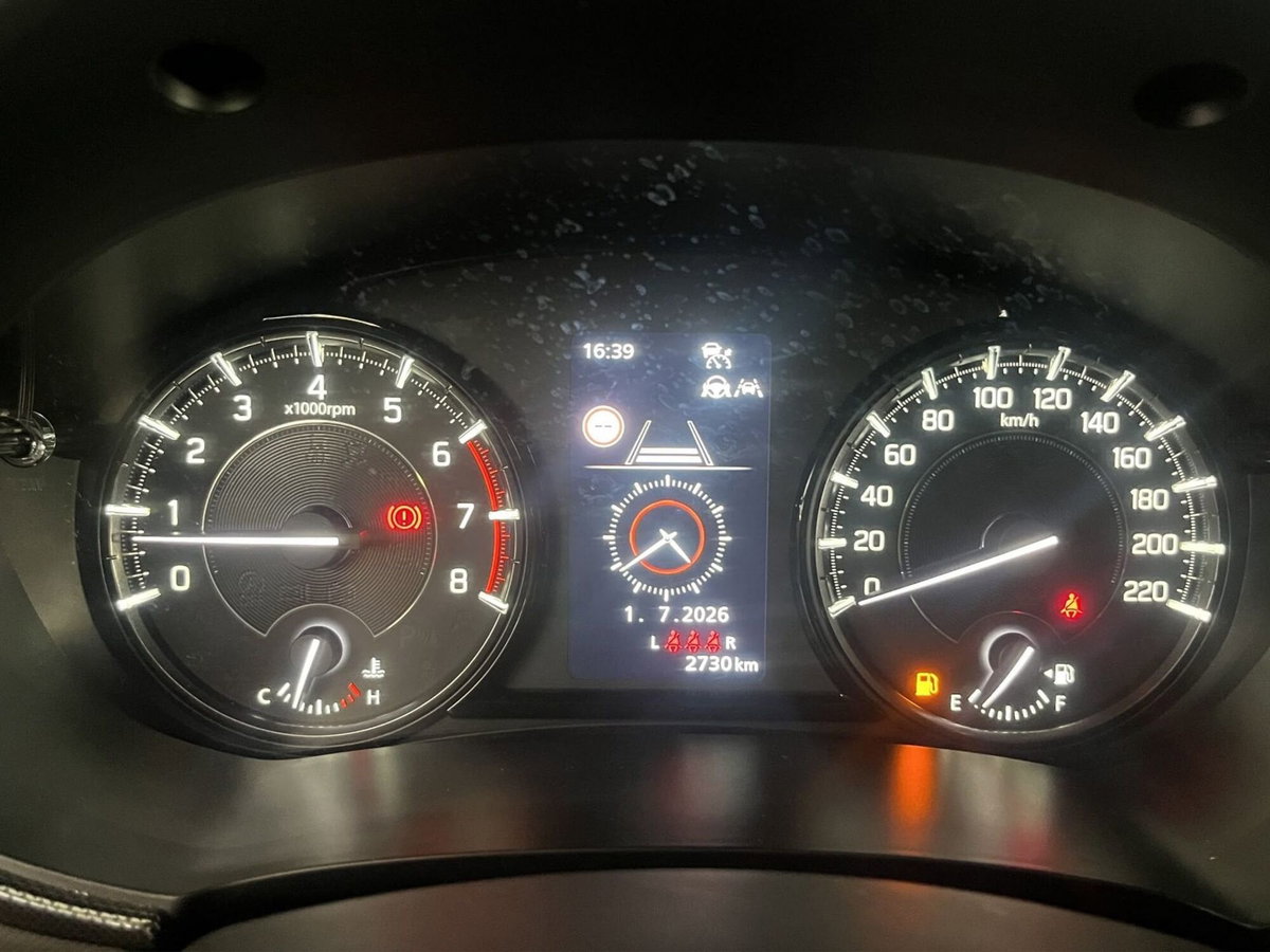 Suzuki Vitara 1.4h Top 2wd 110cv (14)
