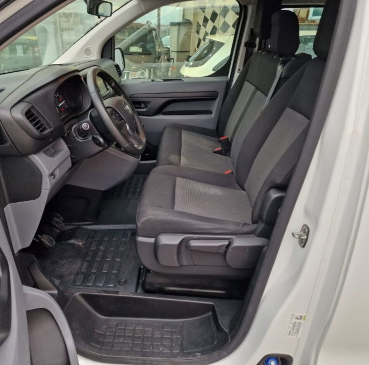 Opel Vivaro 1.5 Diesel 100CV S&S PL-TN M (9)
