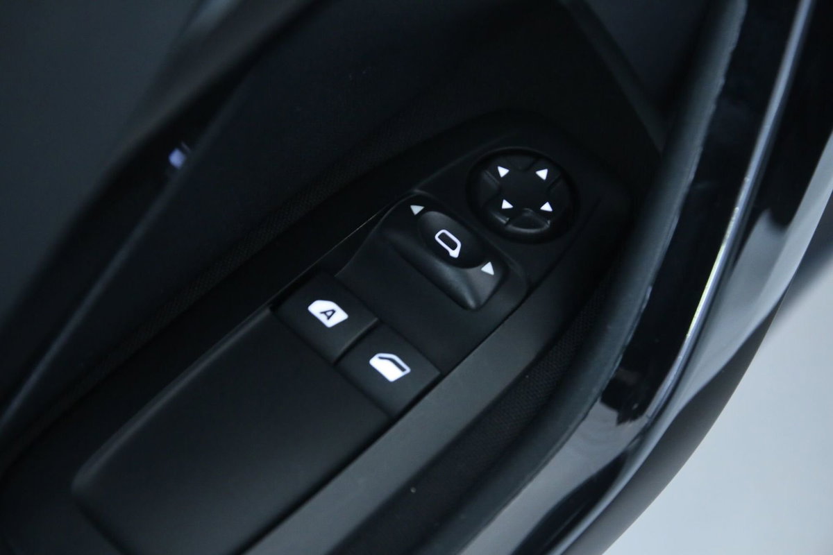 Peugeot 208 75 5 porte Active (18)