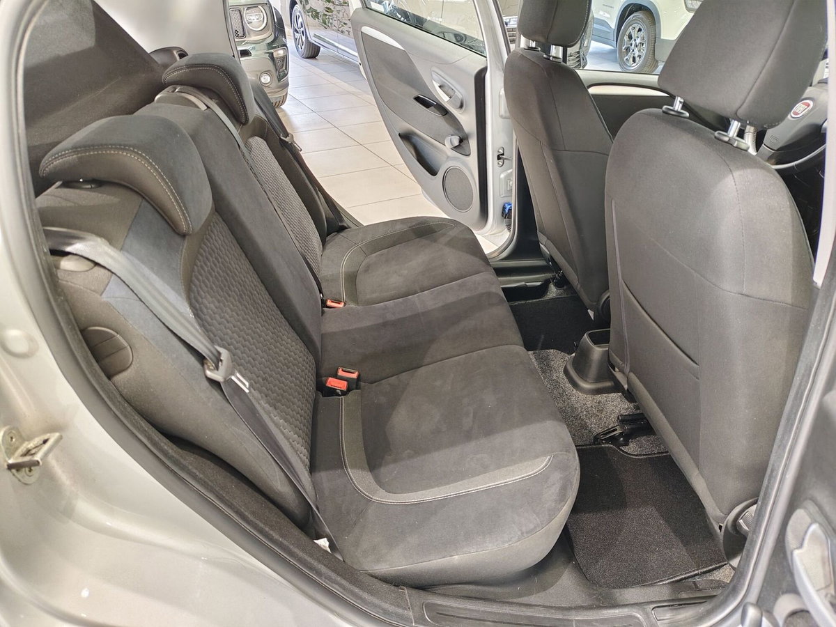 Fiat Punto 1.3 MJT II S&S 95 CV 5 porte Lounge (14)