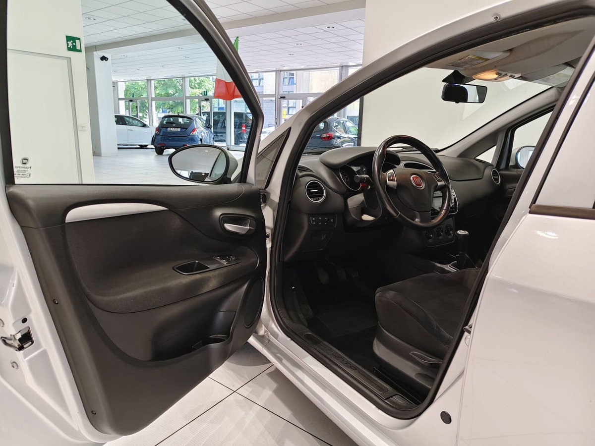 Fiat Punto 1.3 MJT II S&S 95 CV 5 porte Lounge (18)