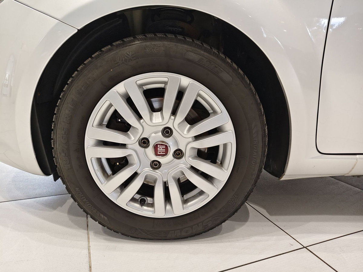 Fiat Punto 1.3 MJT II S&S 95 CV 5 porte Lounge (9)