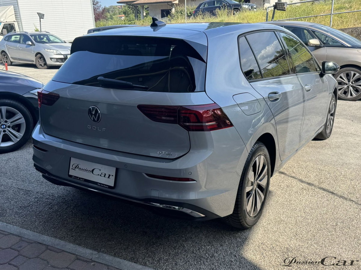 Volkswagen Golf 1.5 eTSI 150 CV EVO ACT DSG R-Line (11)