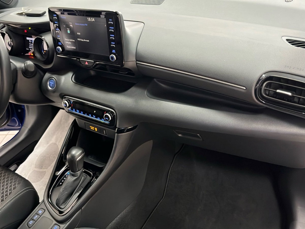 Toyota Yaris 1.5 Hybrid 5 porte Lounge (10)