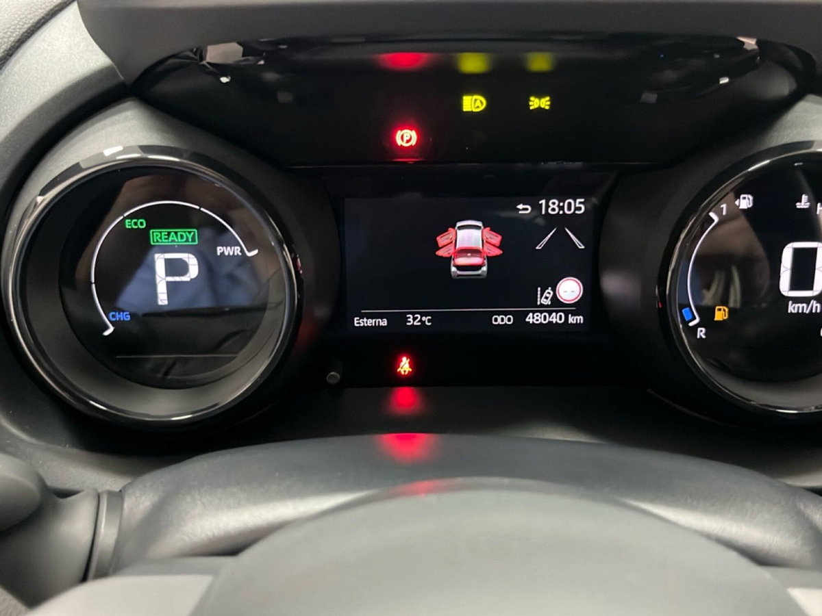 Toyota Yaris 1.5 Hybrid 5 porte Lounge (15)