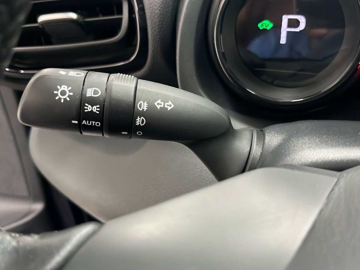 Toyota Yaris 1.5 Hybrid 5 porte Lounge (20)