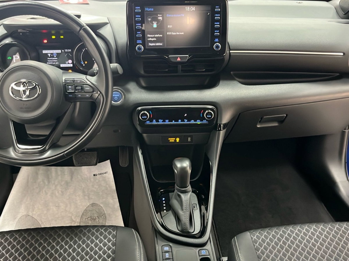 Toyota Yaris 1.5 Hybrid 5 porte Lounge (9)