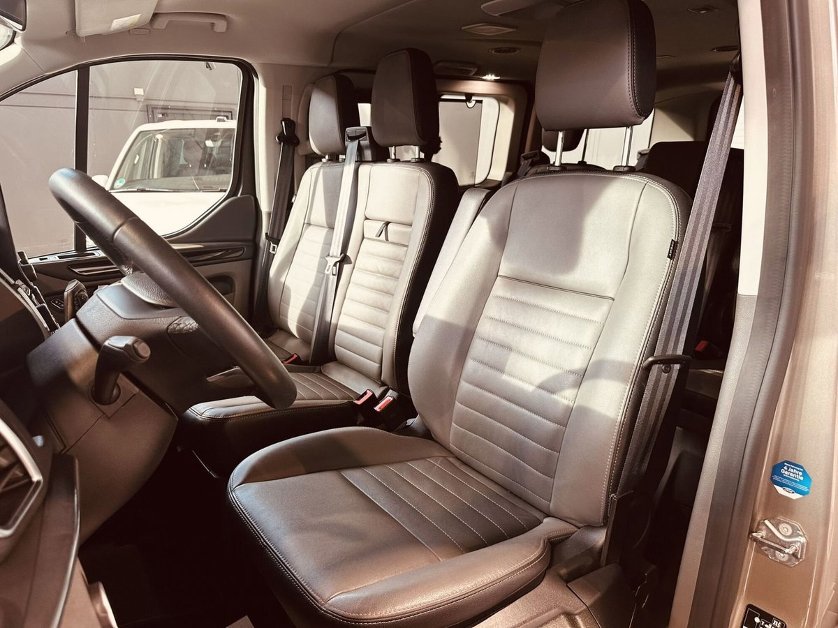 Ford Tourneo Custom 320 2.0 EcoBlue 130CV PC c/sollev. Titanium (13)