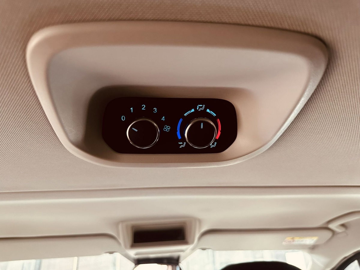 Ford Tourneo Custom 320 2.0 EcoBlue 130CV PC c/sollev. Titanium (15)