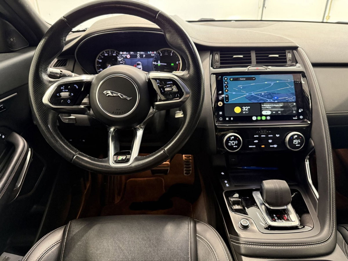Jaguar E-Pace 2.0D I4 204 CV AWD Auto R-Dynamic Black (4)