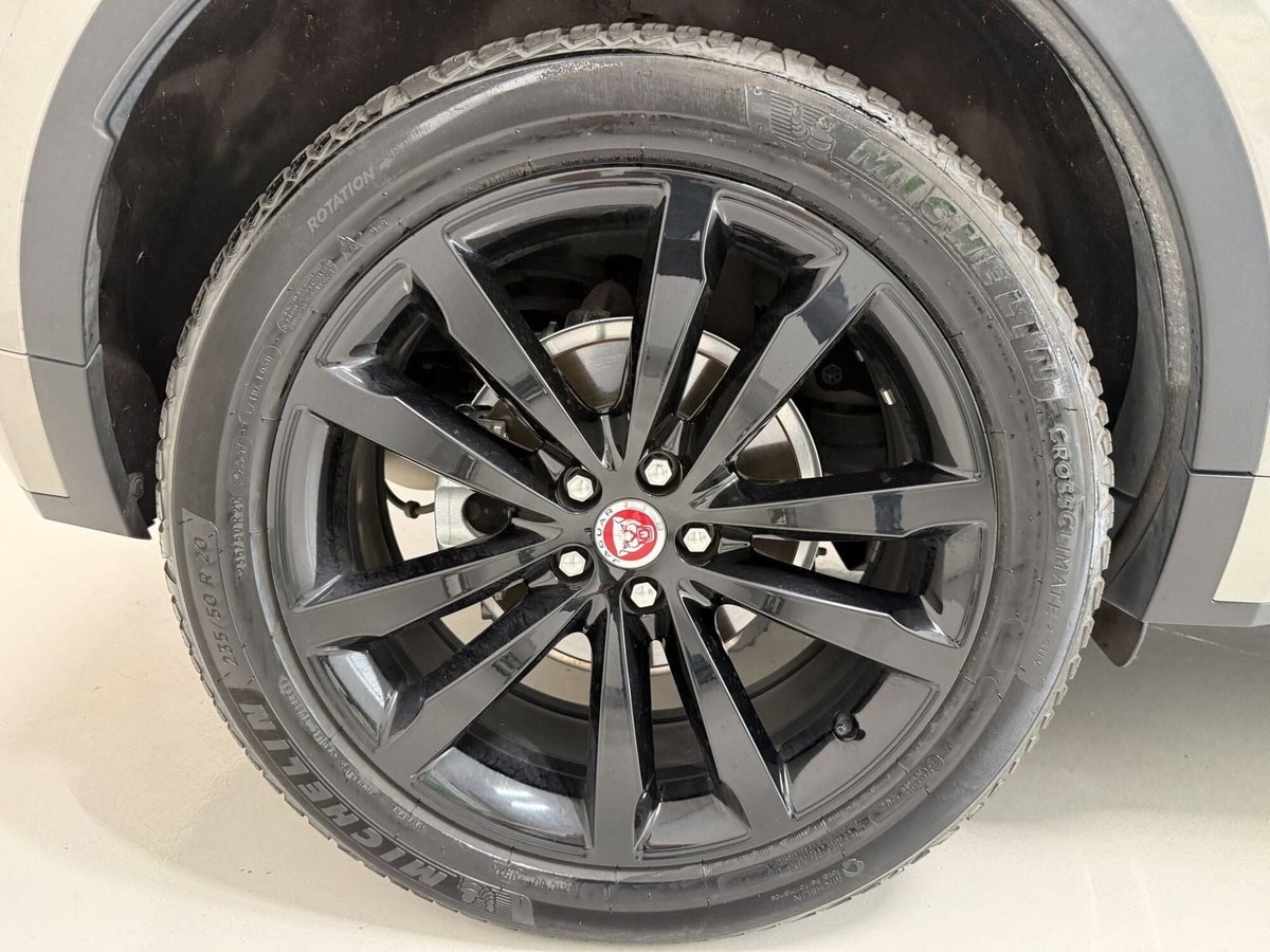 Jaguar E-Pace 2.0D I4 204 CV AWD Auto R-Dynamic Black (9)