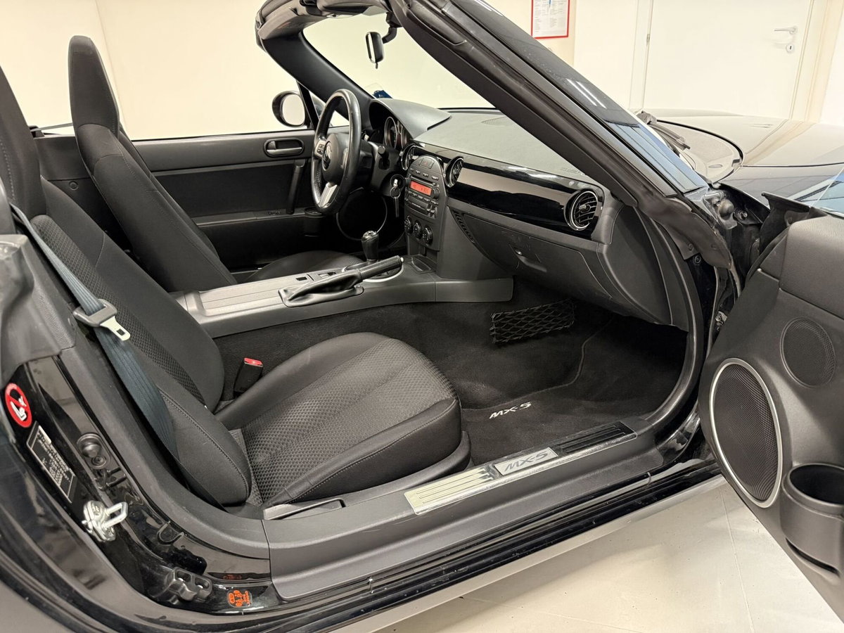 Mazda MX-5 Roadster 1.8L Fire (10)