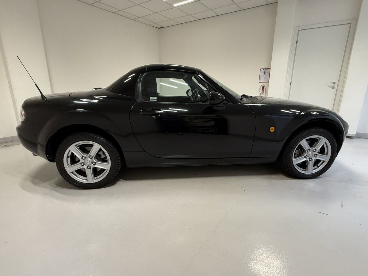 Mazda MX-5 Roadster 1.8L Fire (12)