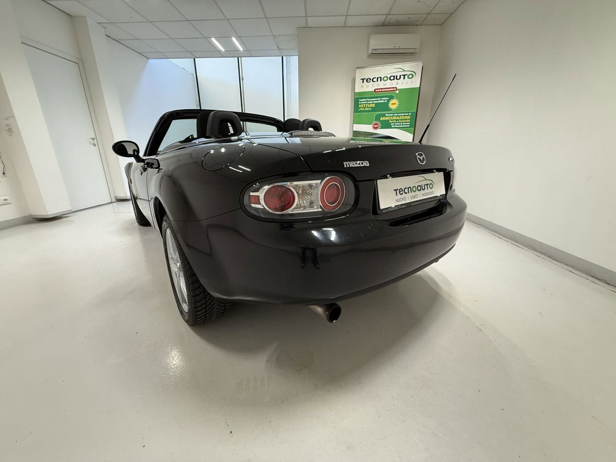 Mazda MX-5 Roadster 1.8L Fire (13)