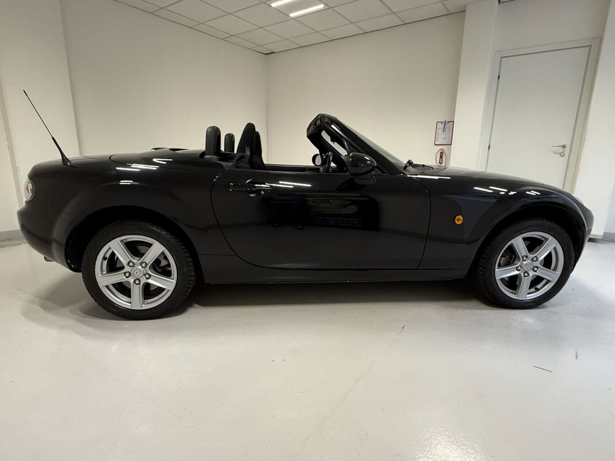 Mazda MX-5 Roadster 1.8L Fire (17)