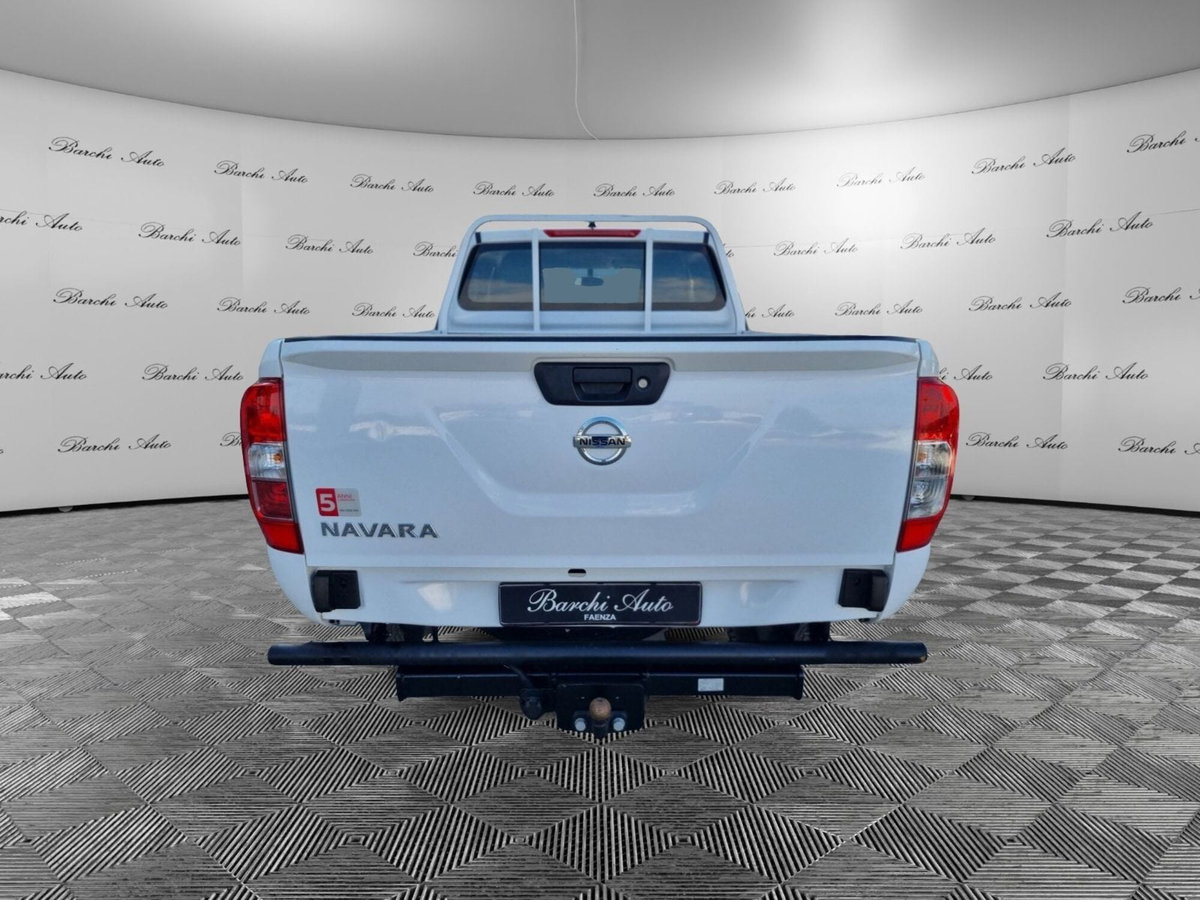 Nissan Navara 2.3 dCi 4WD King Cab Acenta (6)