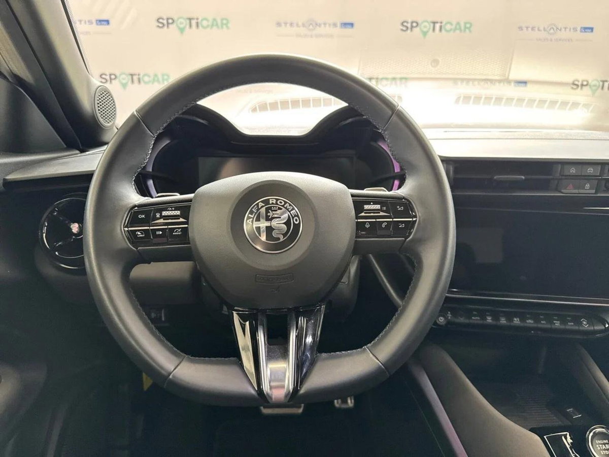 Alfa Romeo Junior 1.2 ibrida Speciale 145cv edct6 (15)