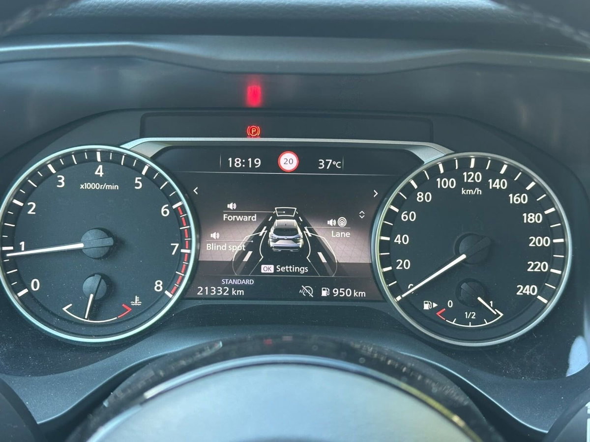 Nissan Qashqai 1.3 mhev Acenta 2wd 140cv (8)