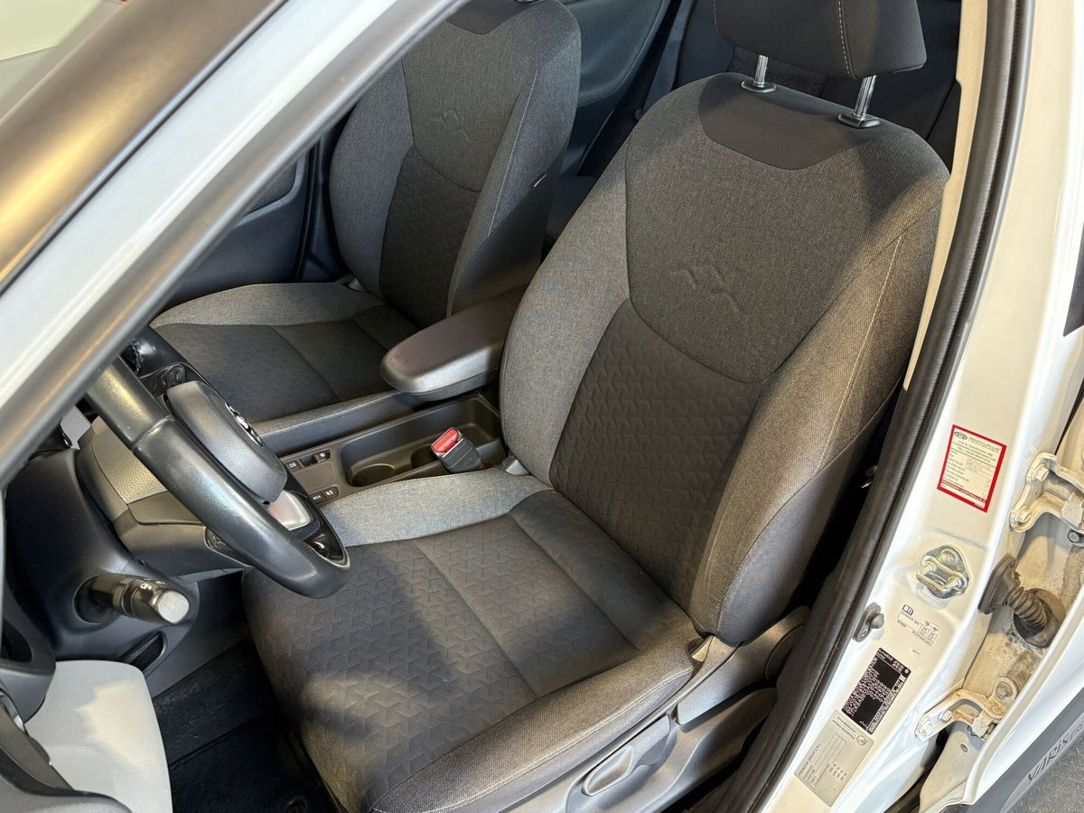 Toyota Yaris Cross 1.5 Hybrid 5p. E-CVT Premiere (16)