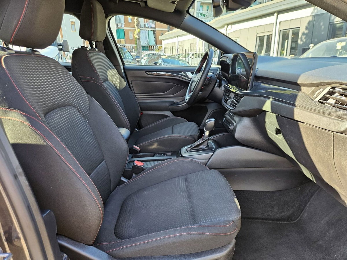 Ford Focus Station Wagon 1.0 EcoBoost Hybrid 155 CV SW ST-Line (10)