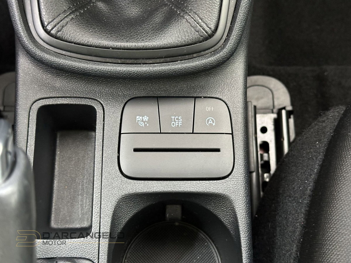 Ford Fiesta 1.1 75 CV 5 porte Plus (16)