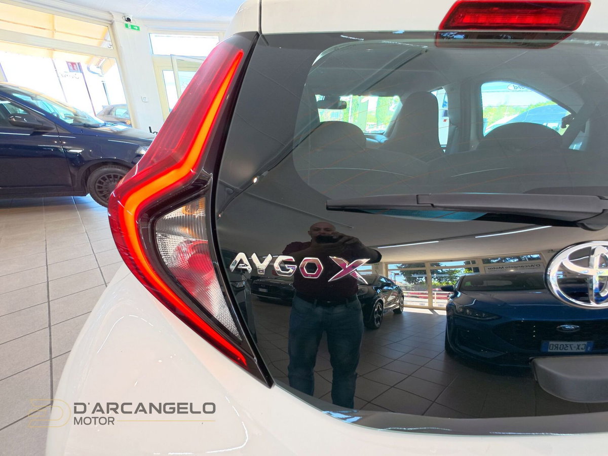Toyota Aygo X 1.0 VVT-i 72 CV 5 porte Limited Air (11)