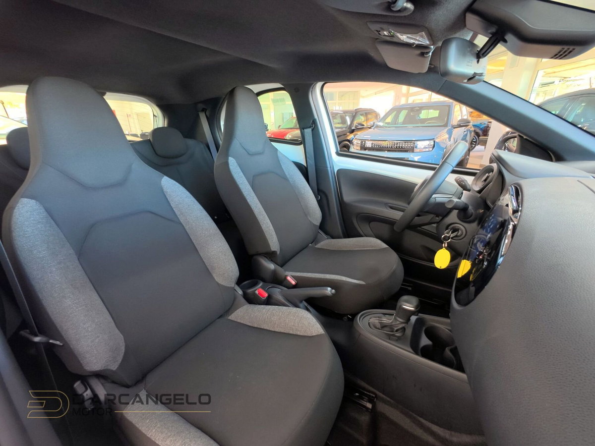 Toyota Aygo X 1.0 VVT-i 72 CV 5 porte Limited Air (15)