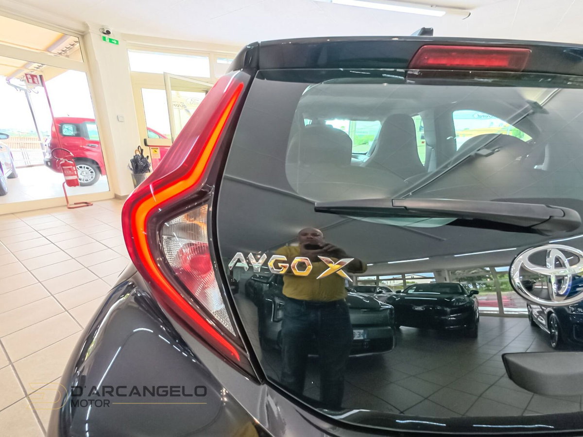 Toyota Aygo X 1.0 VVT-i 72 CV 5 porte Limited Air (12)