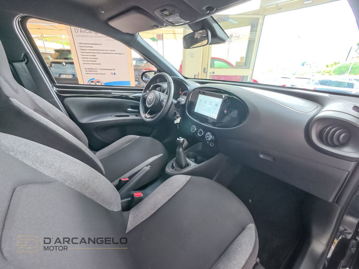 Toyota Aygo X 1.0 VVT-i 72 CV 5 porte Limited Air (16)