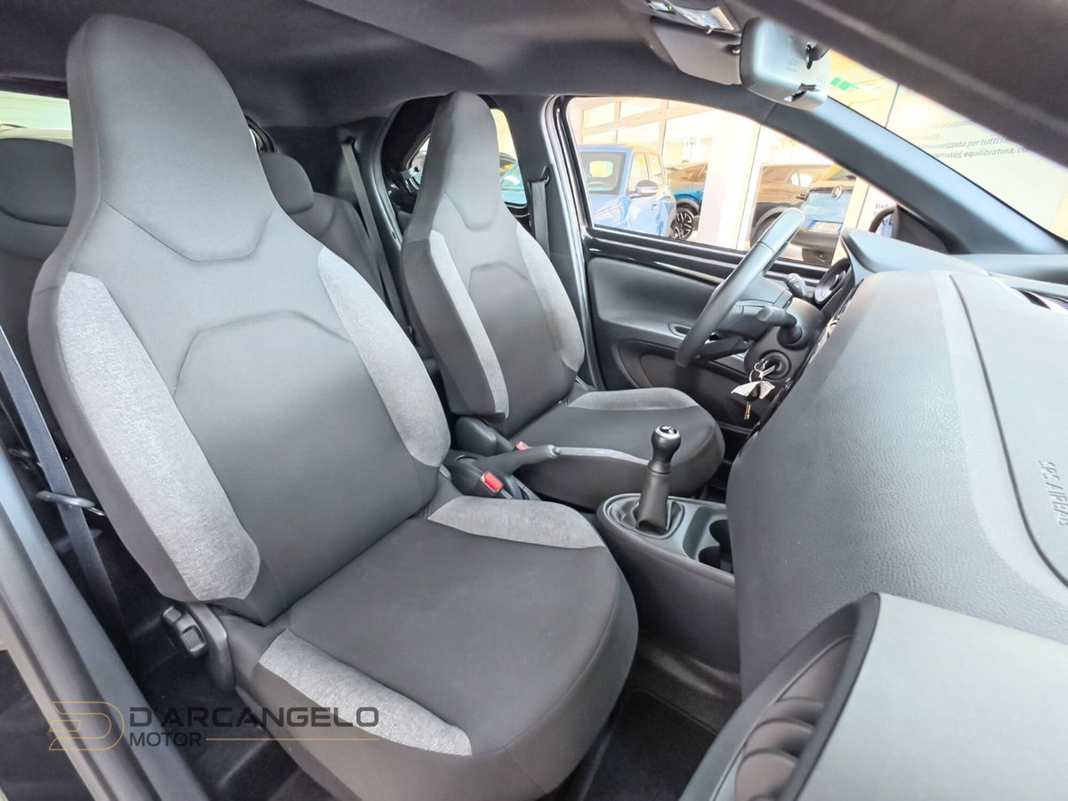 Toyota Aygo X 1.0 VVT-i 72 CV 5 porte Limited Air (17)