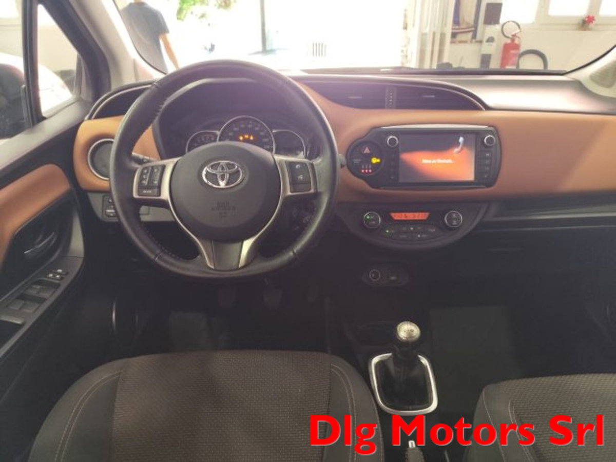 Toyota Yaris 1.0 5 porte Lounge (12)