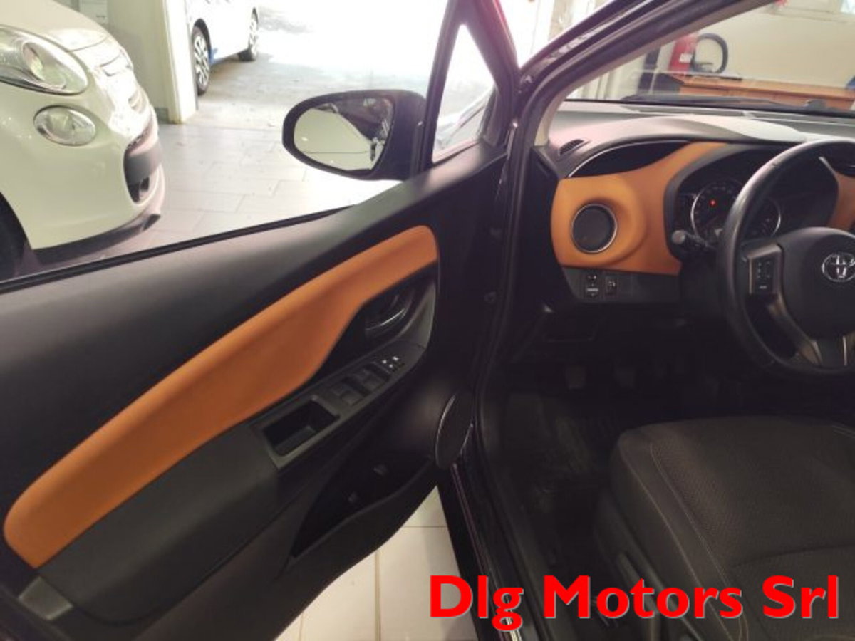 Toyota Yaris 1.0 5 porte Lounge (15)