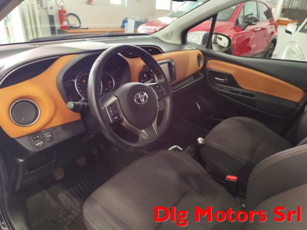 Toyota Yaris 1.0 5 porte Lounge (16)