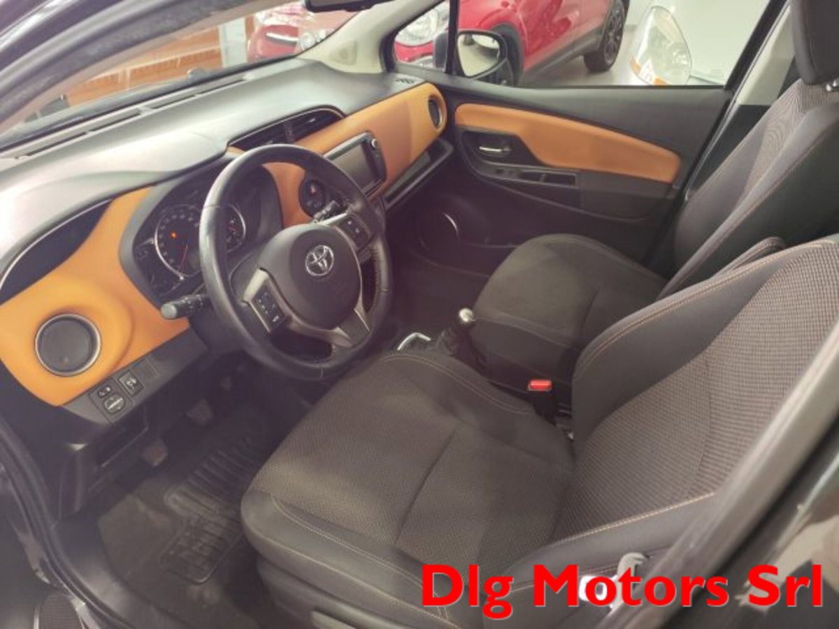 Toyota Yaris 1.0 5 porte Lounge (17)